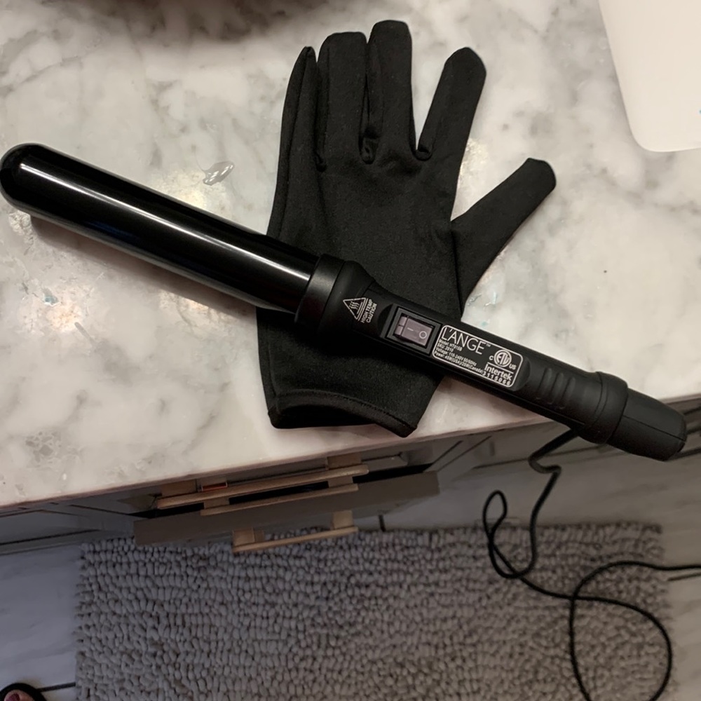 L’ange styling wand with glove.